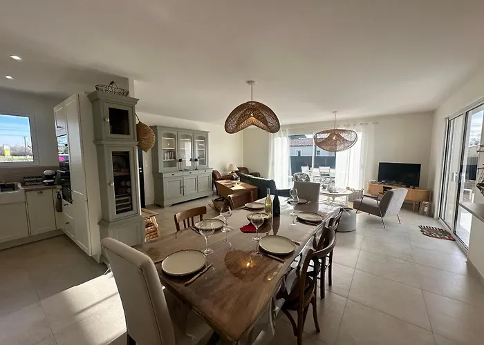 La Marine Avec Jardin, Terrasse Et Piscine