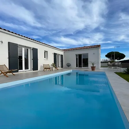 La Marine Avec Jardin, Terrasse Et Piscine Holiday home Les Mathes