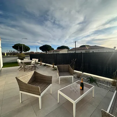 La Marine Avec Jardin, Terrasse Et Piscine