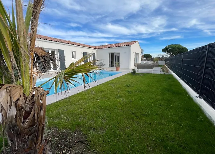 La Marine Avec Jardin, Terrasse Et Piscine Holiday home *