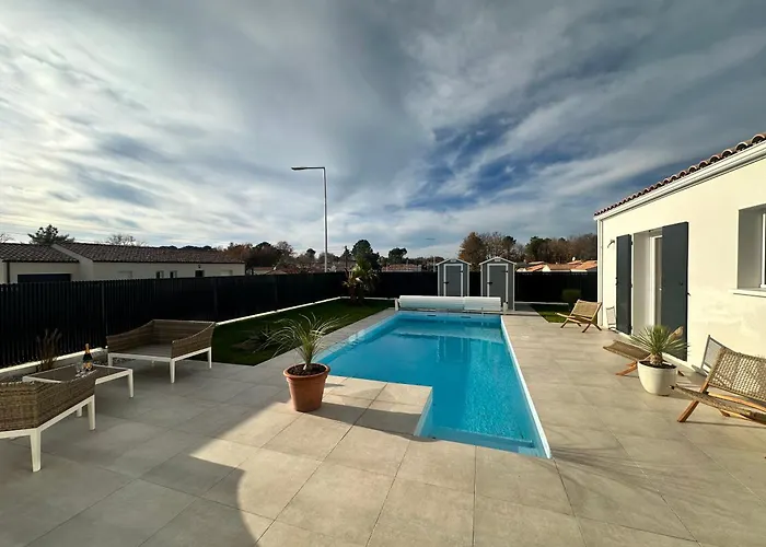 La Marine Avec Jardin, Terrasse Et Piscine Les Mathes