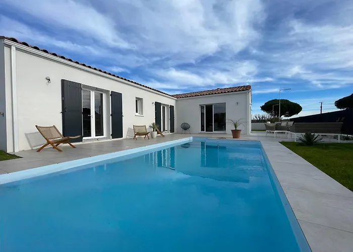 La Marine Avec Jardin, Terrasse Et Piscine Holiday home Les Mathes