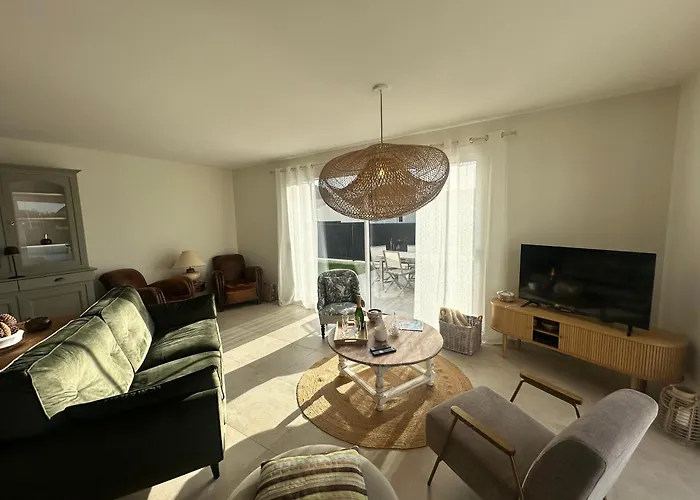 La Marine Avec Jardin, Terrasse Et Piscine